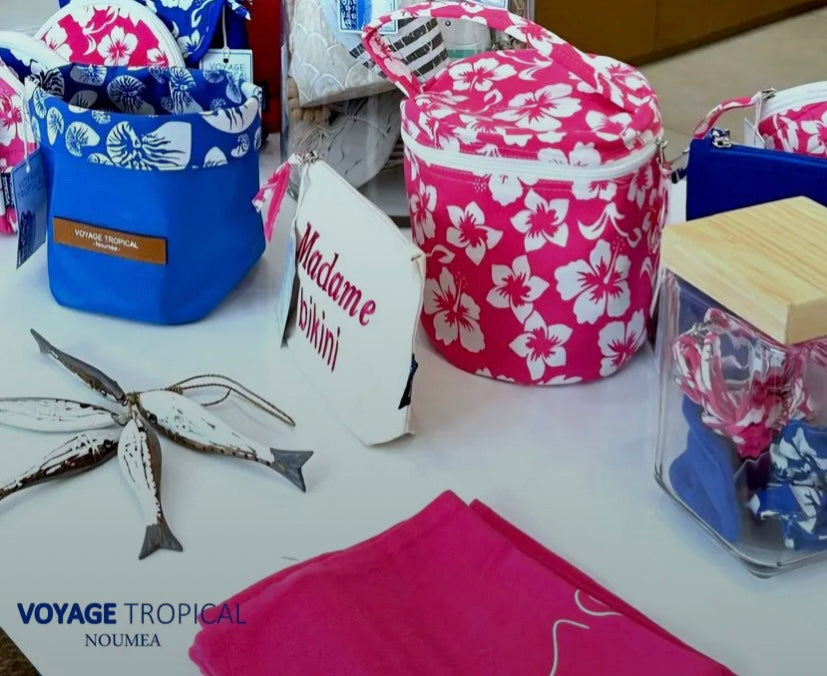 3️⃣ Trousse Ronde Hibiscus – 100% Coton Lavable