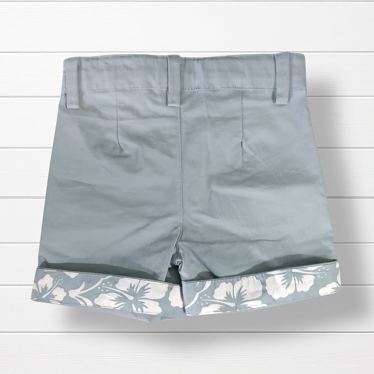 Short garçon avec revers imprimé hibiscus