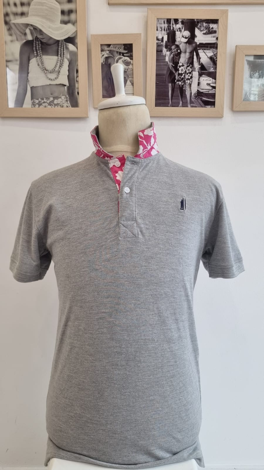 Men's Polo 98 with hibiscus print on collar and back – Sizes S to XL