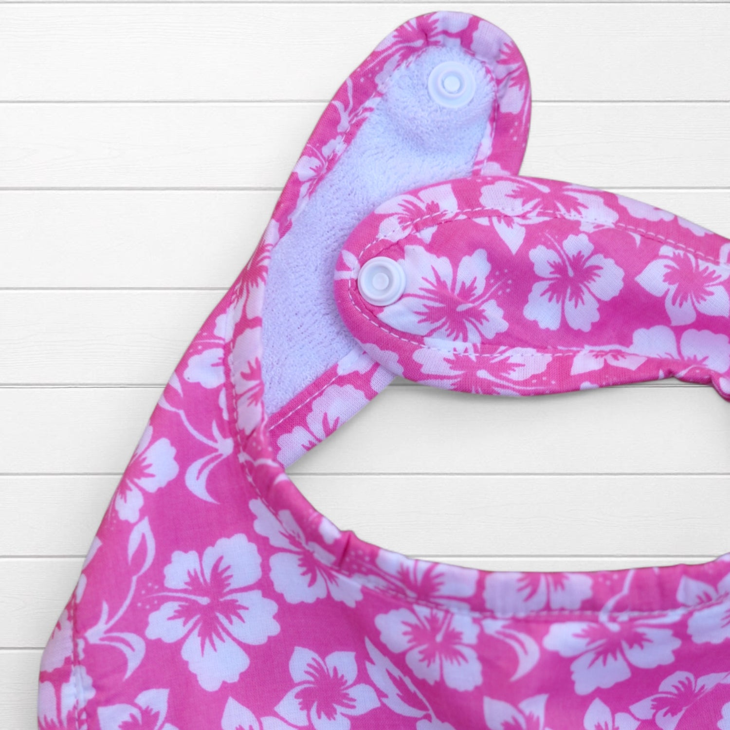 Bavoir bébé imprimé hibiscus