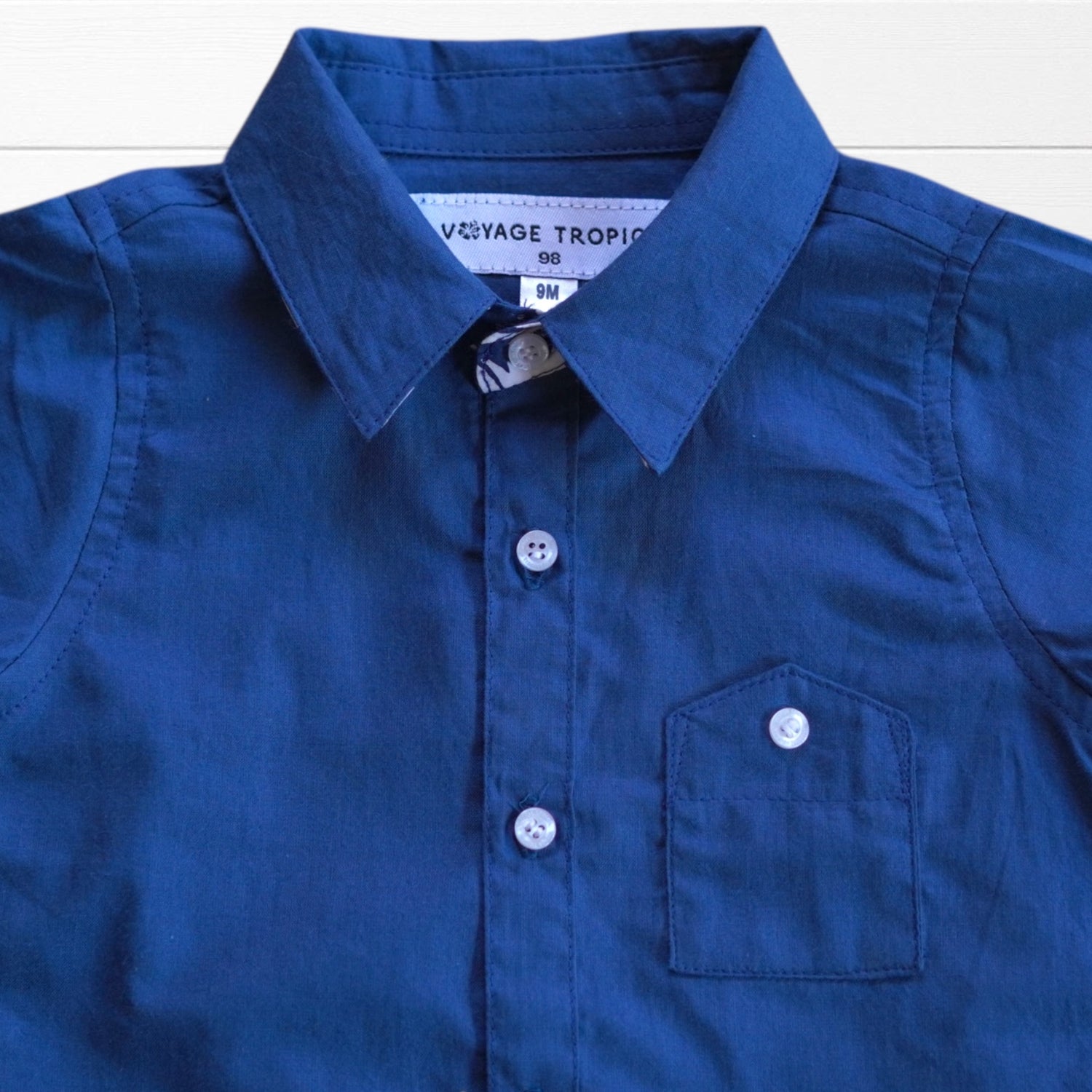 Combinaison bébé col chemise tissu imprimé hibiscus