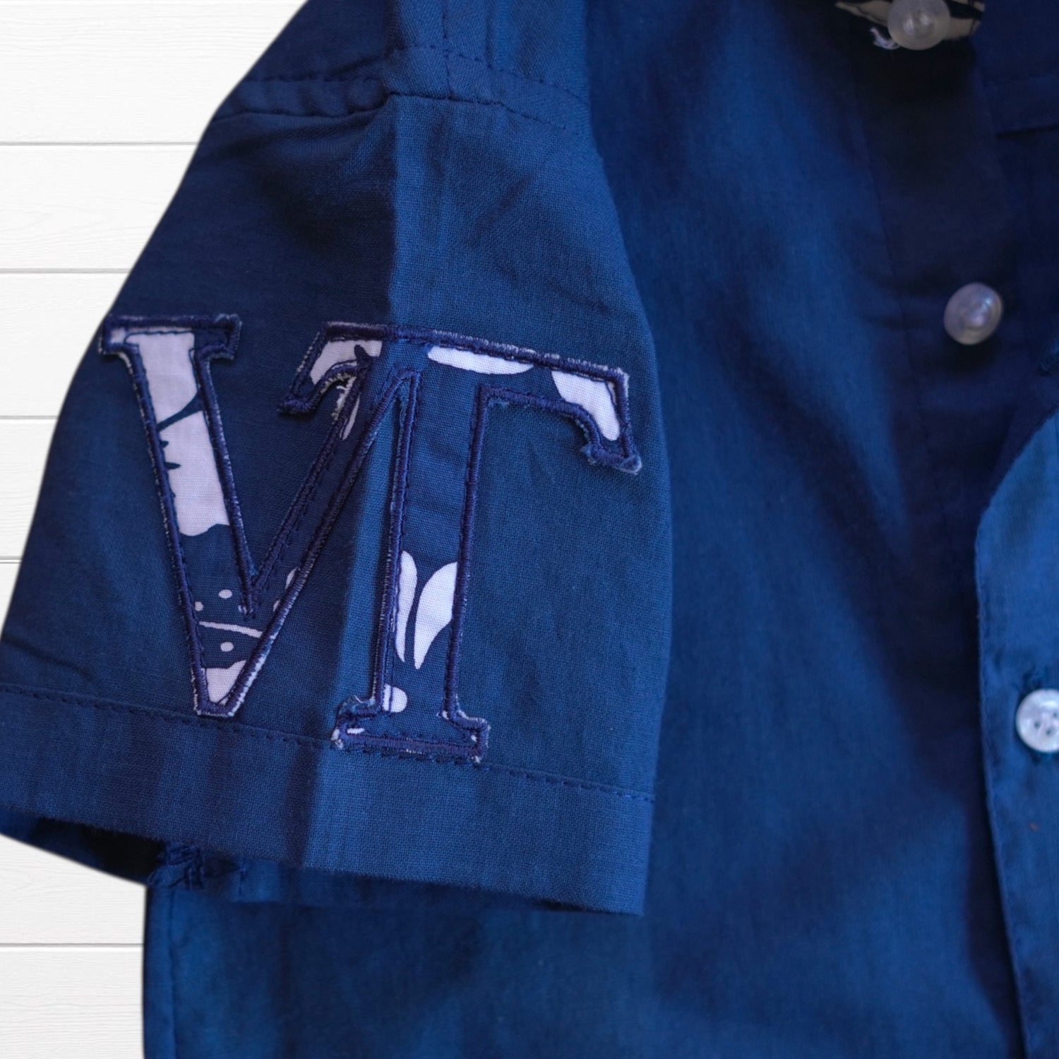 Combinaison bébé col chemise tissu imprimé hibiscus