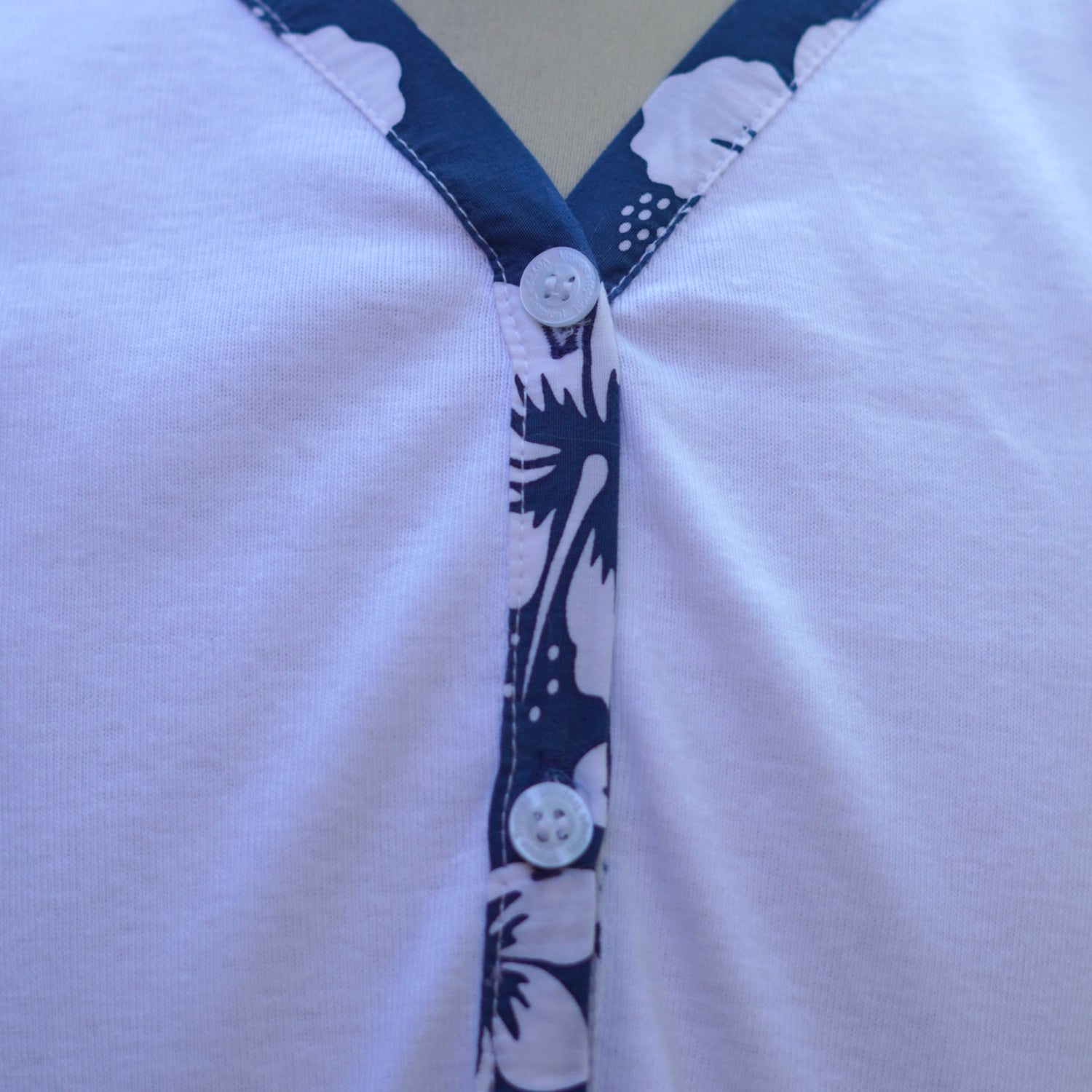 Photo du produit : Gillet fille liseré hibiscus