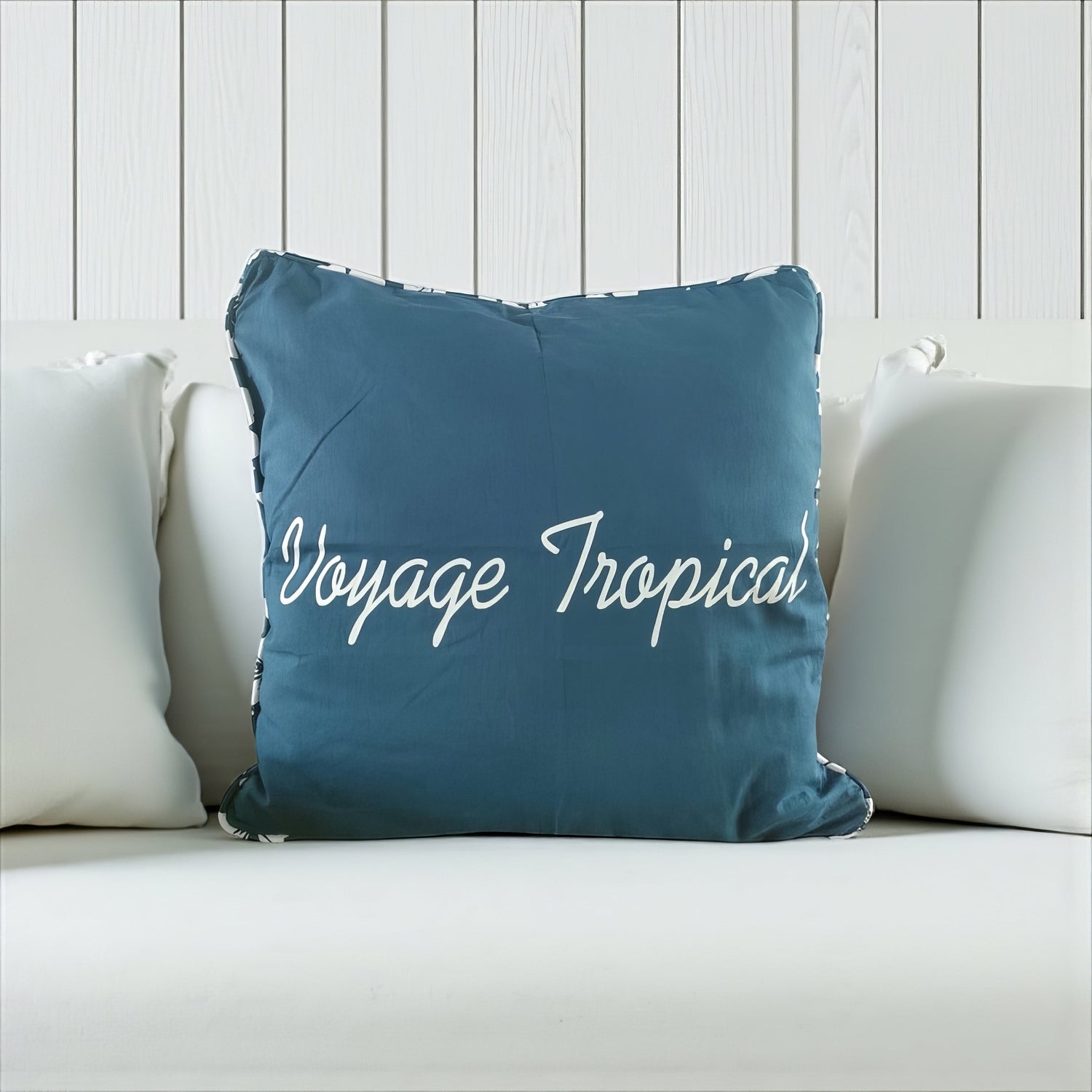 Photo du produit : Housse de coussin brodée voyage tropical