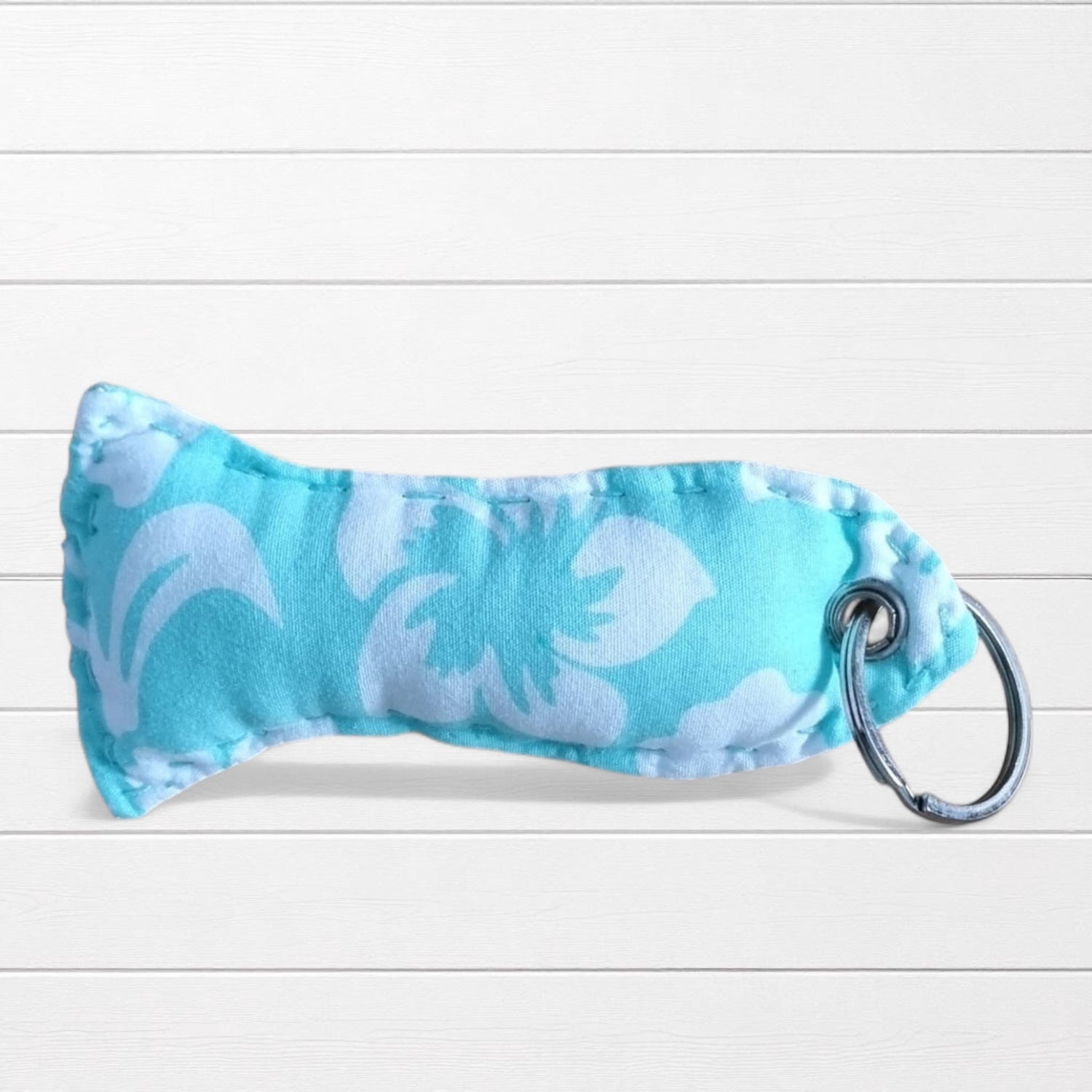 Porte-clés poisson imprimé hibiscus
