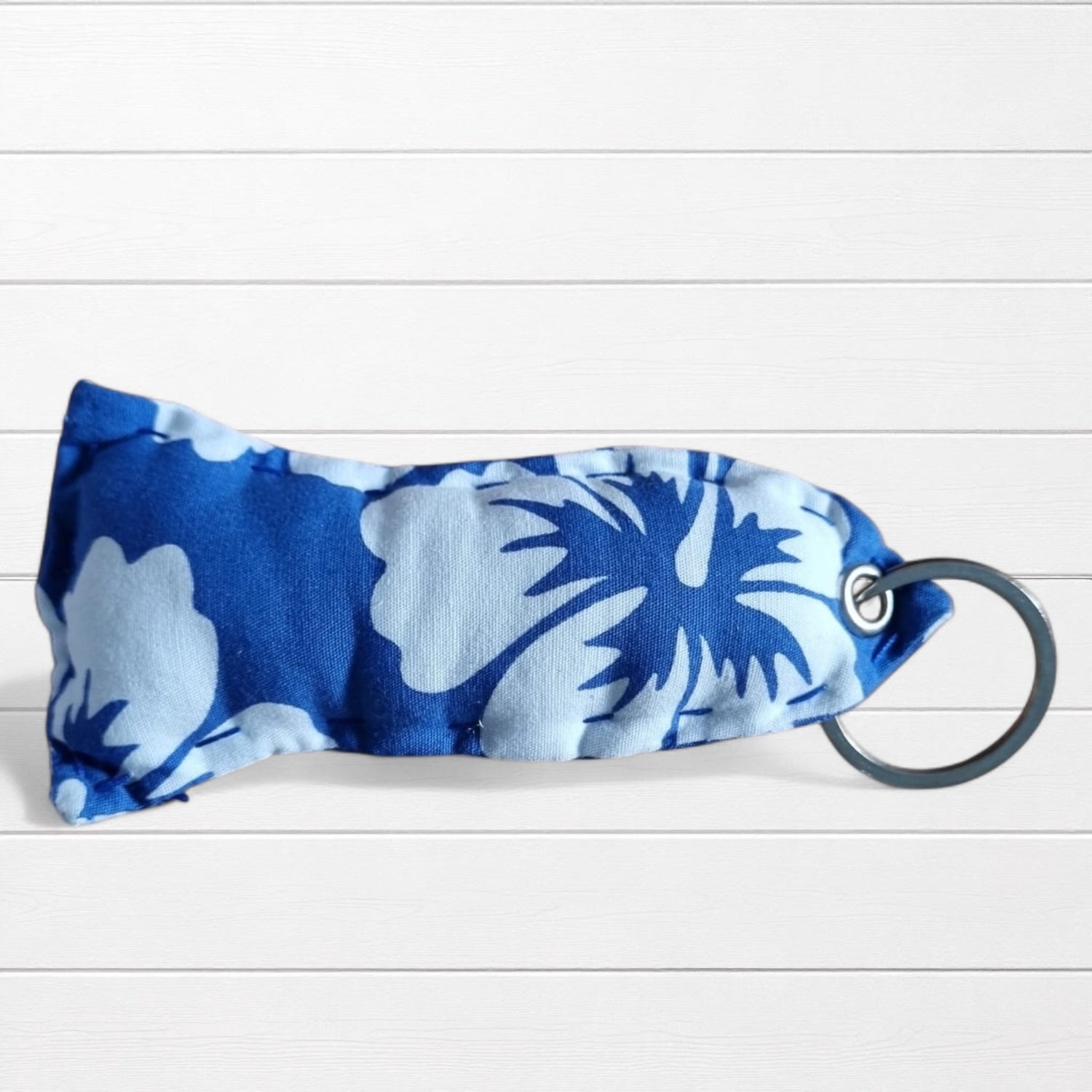 Porte-clés poisson imprimé hibiscus