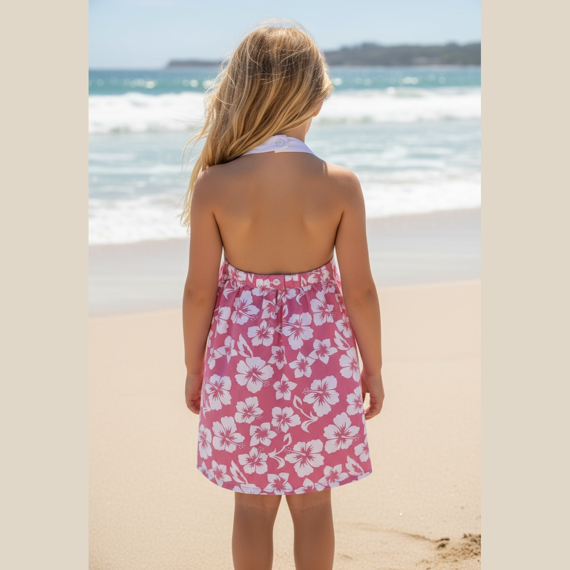 Robe tissu imprimé hibiscus dos nu fille