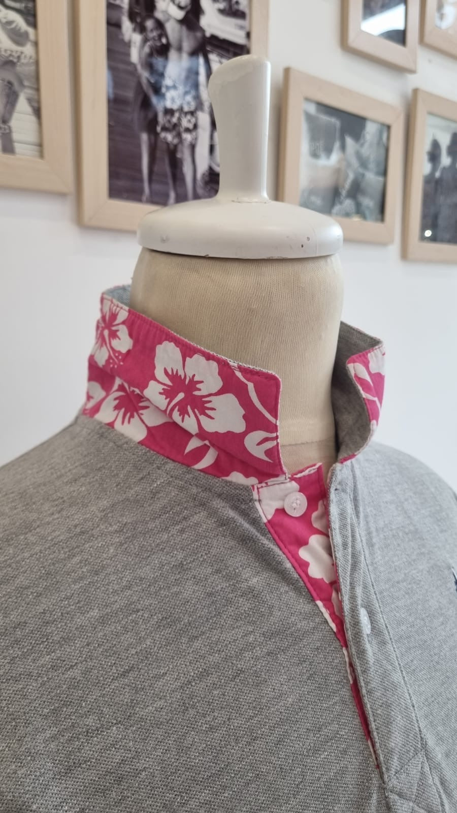 Men's Polo 98 with hibiscus print on collar and back – Sizes S to XL