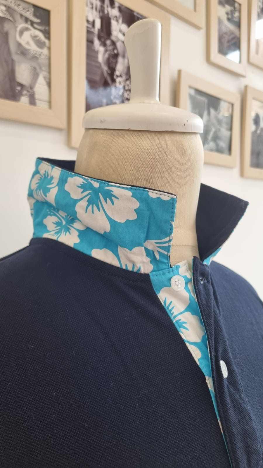 Men's Polo 98 with hibiscus print on collar and back – Sizes S to XL